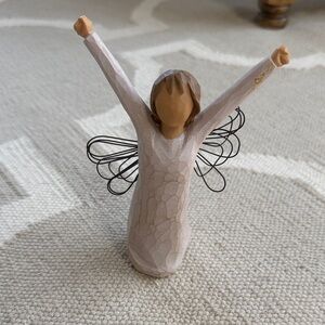 Willow Tree Courage Angel Figurine with Wire Wings